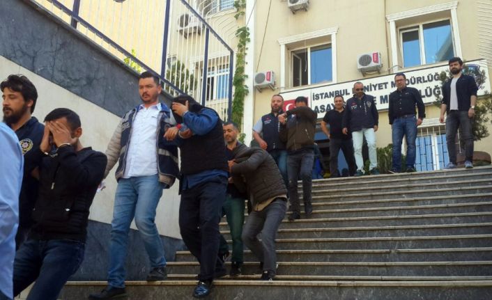 İstanbul’da eski telefon rehberlerini kullanarak aradıkları 58 yaşlı insanı 1