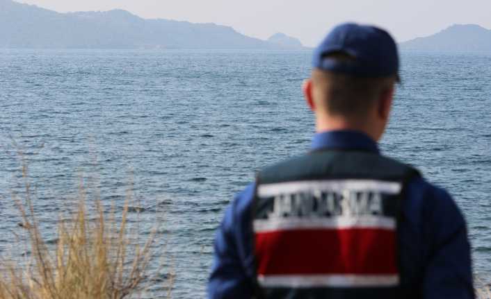 İzmir’in Dikili ilçesine bağlı Denizköy bölgesinde 15 düzensiz göçmeni taşıyan