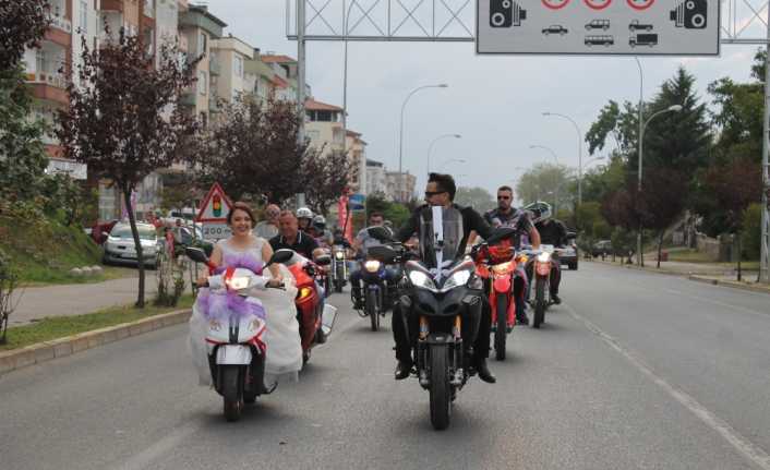 Hollanda’dan Türkiye’ye 8 günde motor üzerinde 10 ülke geçerek gelen
