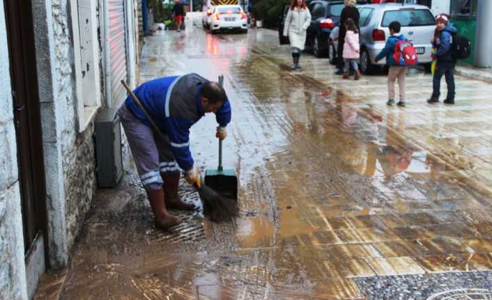 Muğla’nın Bodrum ilçesinde dün yaşanan sel felaketinde 100 araç, 50