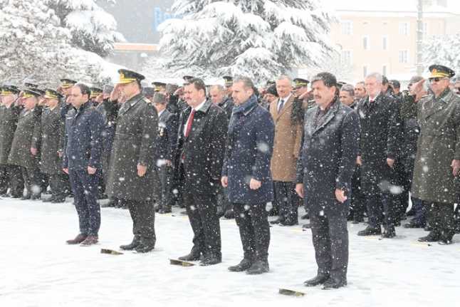 Erzincan’ın Düşman İşgalinden Kurtuluşunun 102. yılı Erzincan’da düzenlenen törenlerle kutlandı.
