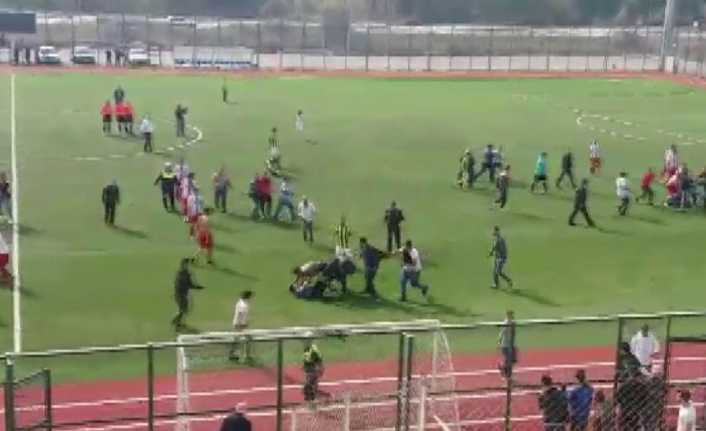 Sakarya 1’inci Amatör Ligi’nde Küçücek Beldespor ile Akyazı Çınarlık Gençlikspor