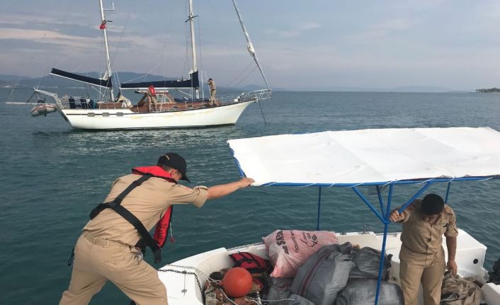 Yurt dışından tekneyle getirilen 131 kilo skunk karaya çıkarılmadan yakalandı