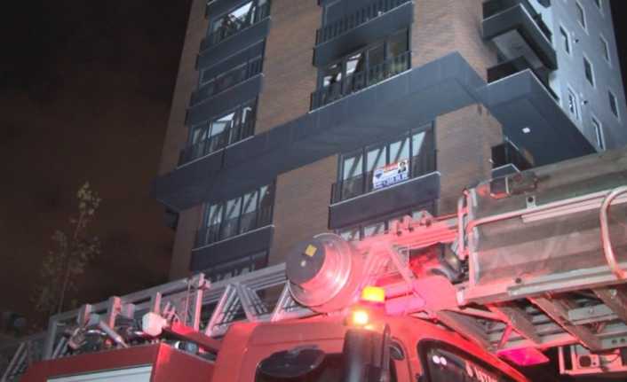 İstanbul Kadıköy’de 14 katlı bir apartmanda yangın paniği yaşandı.