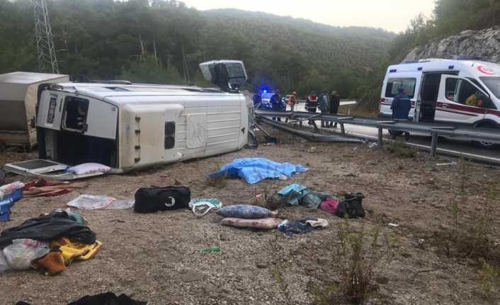Suriyeli işçileri taşıyan minibüs Akseki-Manavgat karayolunda şarampole devrildi. Kazada, 5