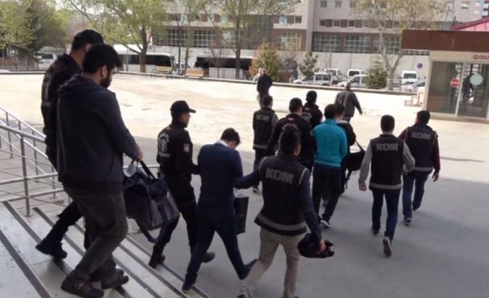 Gaziantep’te FETÖ/PDY’ye yönelik yürütülen eş zamanlı operasyonlarda gözaltına alınan 23