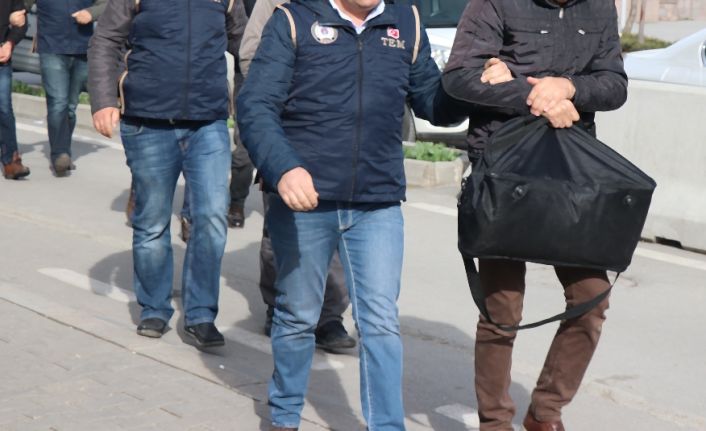 Adana merkezli 15 ilde düzenlenen operasyonda, internet üzerinden site kurup