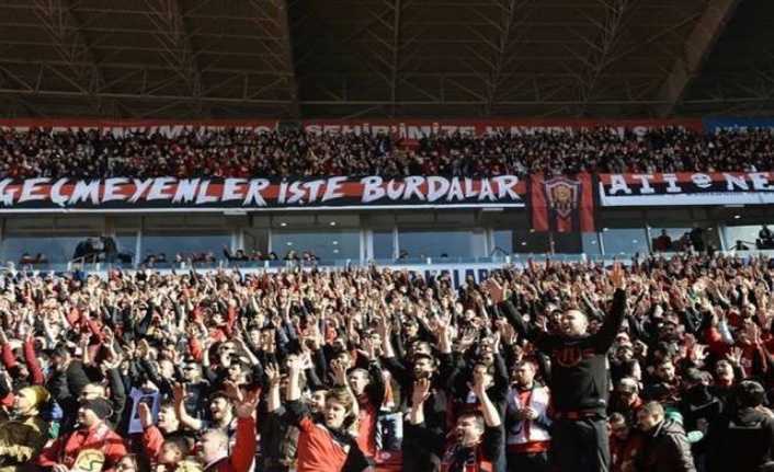 Eskişehirspor, 17 yaşın altındaki taraftarları için bilet fiyatlarını 1 lira