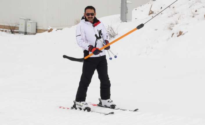 2 bin 500 çocuğa kayak öğretilecek Erzincan Gençlik ve Spor İl Müdürü Burak Mumcu, Ergan Dağı
