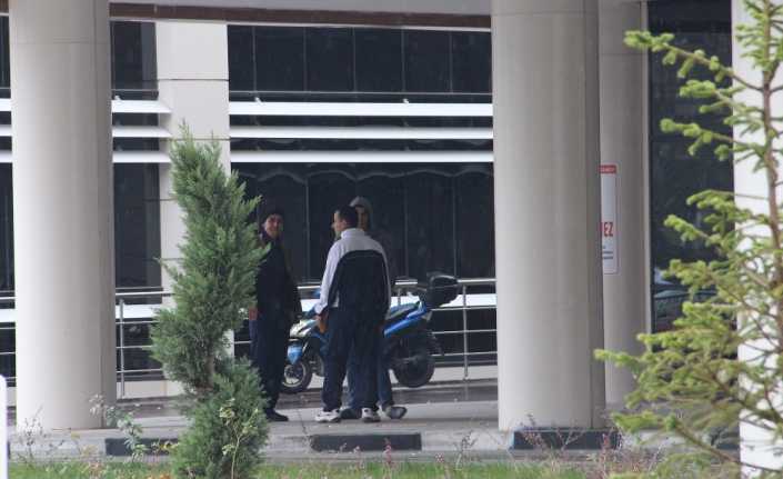 Manisa’da dün akşam yedikleri yemek sonrası gıda zehirlenmesi şüphesiyle hastaneye