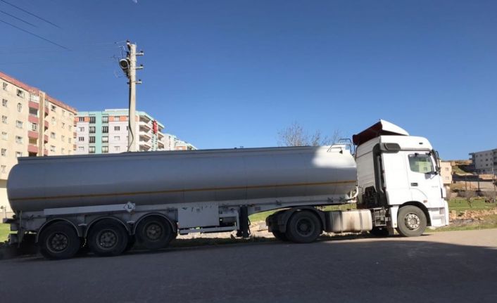 Mardin’in Midyat ilçesinde hastaneye akaryakıt getiren şirketin 21 tonluk vurgun