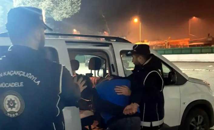 Kaçak geçişleri organize ettiği öne sürülen İran uyruklu 2 organizatör