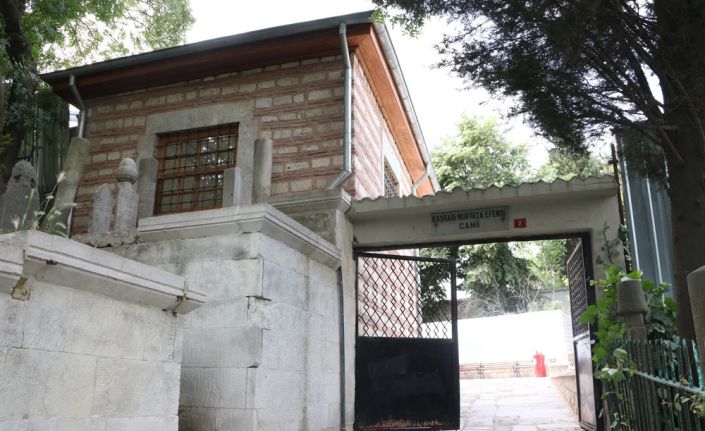 Restorasyonu tamamlanan 273 yıllık Kaşgari Murtaza Efendi Camii kılınan ikindi