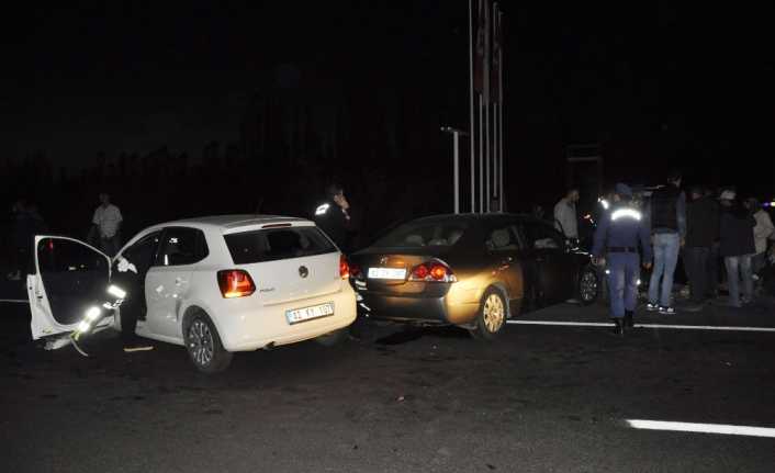Konya’nın Seydişehir ilçesinde meydana gelen ve 3 aracın karıştığı trafik
