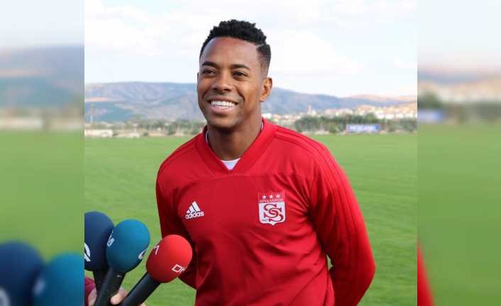 Demir Grup Sivasspor’un Brezilyalı oyuncusu Robinho, Büyükşehir Belediyespor Erzurum maçıyla