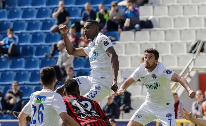 Süper Lig’in üç kulübü, Kenneth Omeruo’yu kadrosuna katmak istiyor. Ligde