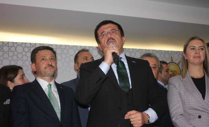 AK Parti’nin İzmir Büyükşehir Belediye Başkan adayı Nihat Zeybekci, büyük