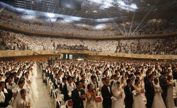 Dünyanın dört bir yanından Güney Kore’ye gelen binlerce çift, düzenlenen