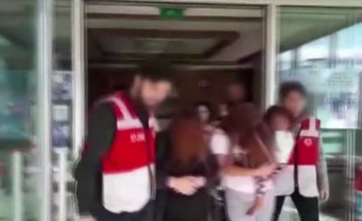 İstanbul’da büyü bozma bahanesi ile dolandırıcılık yapan 4 kadın, düzenlenen