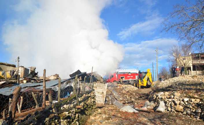 Antalya’nın Akseki ilçesinde yaklaşık 400 yıllık olan iki katlı tarihi