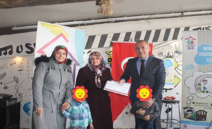 49 koruyucu aileye sertifika Erzincan Aile, Çalışma ve Sosyal Hizmetler İl Müdürlüğü bünyesinde bulunan