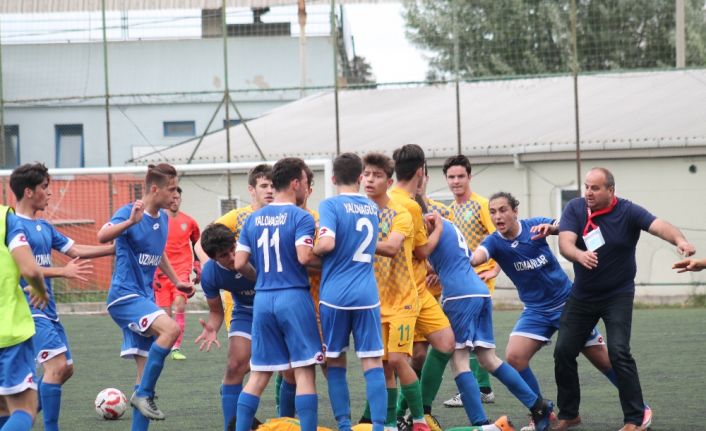 Yalova’da U-17 ligi finalinde Amatör Saha 1’de Yalovagücü ile Altınova