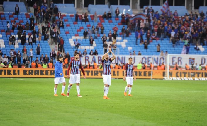 Sezona 50’nci yılında şampiyonluk parolasıyla başlayan Trabzonspor, 49’ncu yılını arar