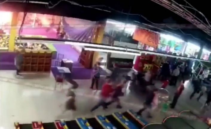Rusya’da 64 kişinin öldüğü yangının başladığı anlar ve yaşanan paniğe