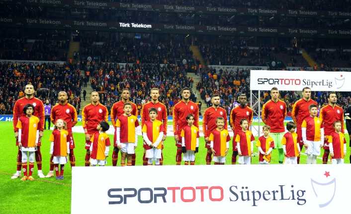 Galatasaray’da Teknik Direktör Fatih Terim, Yardımcı Antrenör Hasan Şaş, oyunculardan