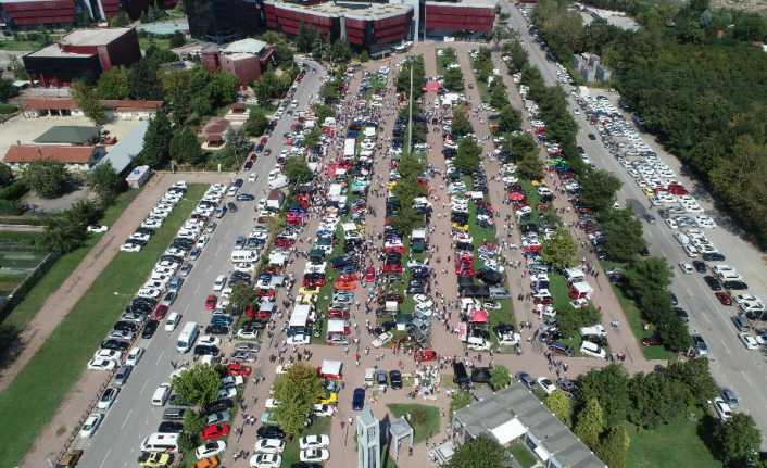 Bursa’da farklı markalardan 750 modifiye edilmiş araç, düzenlenen etkinlikle sergilendi.