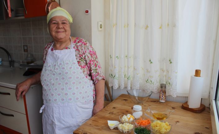 "Saniye Anne Yemekleri" adlı Youtube kanalında yaklaşık 200 bin abonesiyle
