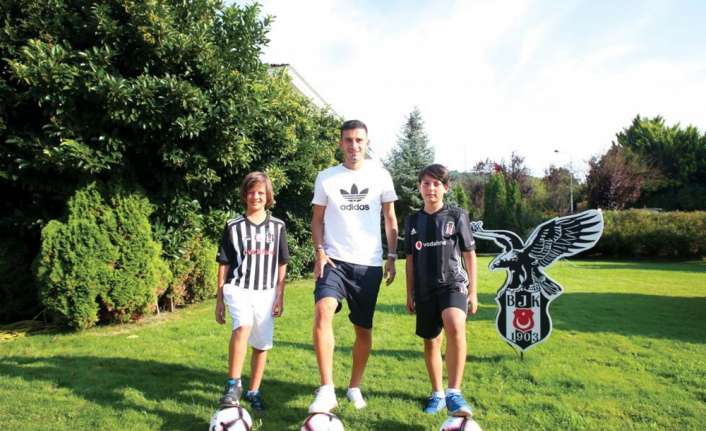 Beşiktaş’ın yıldız futbolcusu Oğuzhan Özyakup, kulübün dergisine yaptığı açıklamada 8