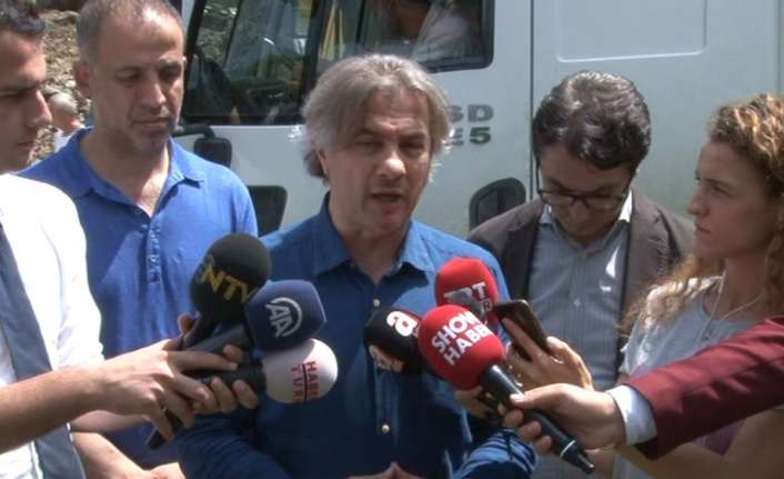 Sütlüce’de toprak kayması nedeniyle yıkılan binanın ardından bölgede yapılan çalışmaları