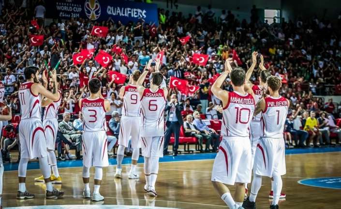 FIBA Dünya Sıralamasında ilk 16 ülkenin yeri değişmezken, Türkiye 1