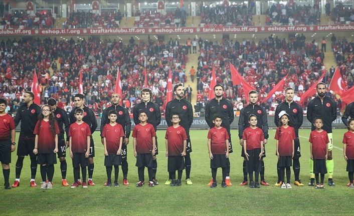 Sakatlıkları bulunan Oğuzhan Özyakup ve Ömer Toprak'ın yerine Mahmut Tekdemir