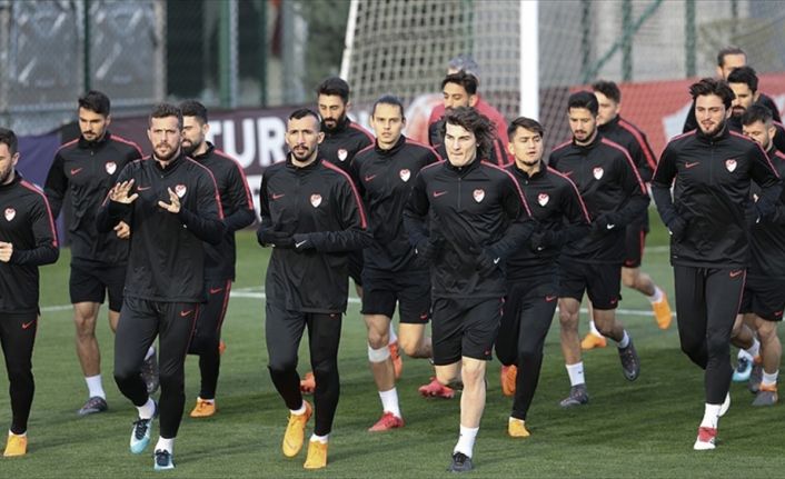 Ay-yıldızlı ekibin antrenmanında Cenk Tosun, Selçuk İnan ve Hakan Çalhanoğlu,