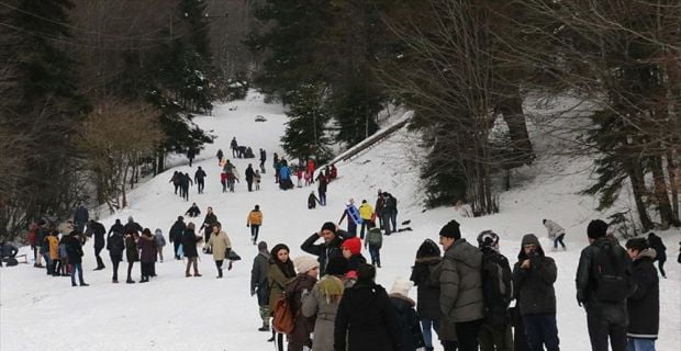 Abant Tabiat Parkı, yarıyıl tatilinde günü birlik ve konaklamak isteyenlerin