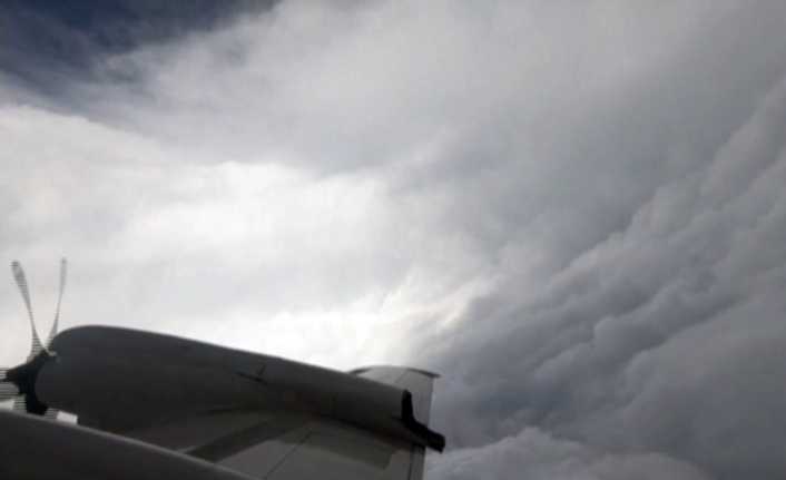 ABD’nin kıyı eyaletlerinde etkili olması beklenen Florence Kasırga, hızını artırarak