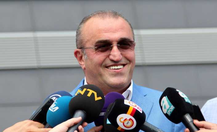 Galatasaray 2. Başkanı Abdurrahim Albayrak, sponsorların da destek olduğu bir