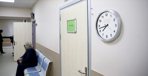 Sağlık Bakanlığının, yoğunluğu ortadan kaldırmak için acillerde saat 23.00'e kadar
