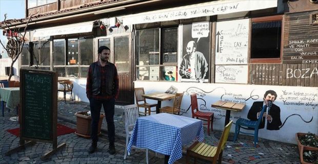 Başkentte üniversite öğrencisi Serhat Çolak, arabesk müziğe ilgisinden dolayı Ankara
