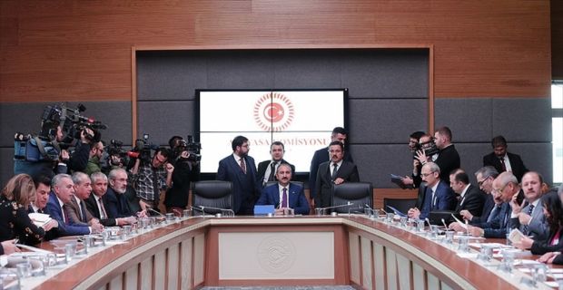 Adalet Bakanı Gül, "Bütün partiler değerlerine, prensiplerine, vaatlerine ve siyasi