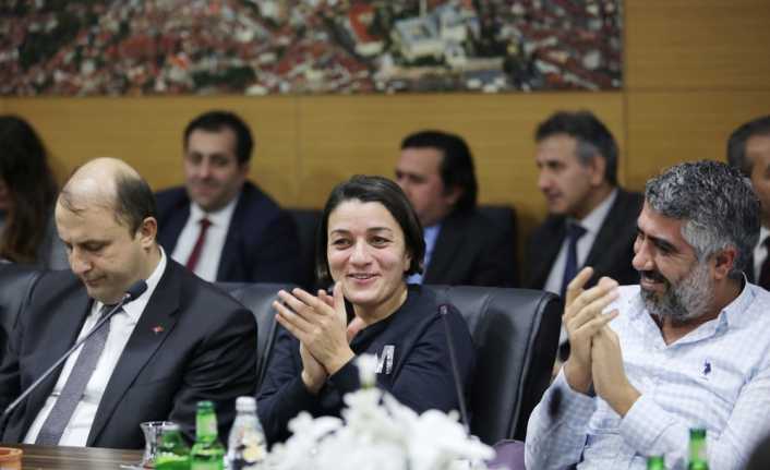 Türkiye Büyük Millet Meclisi Başkanı Binali Yıldırım’la bir araya gelerek