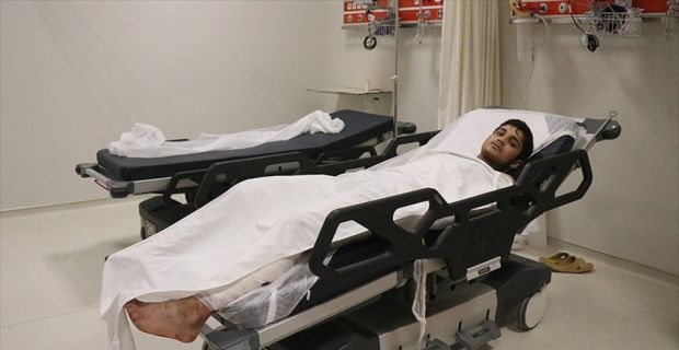Mehmetçik tarafından Afrin kırsalında sürdürülen operasyonda bir terörist yakalandı.