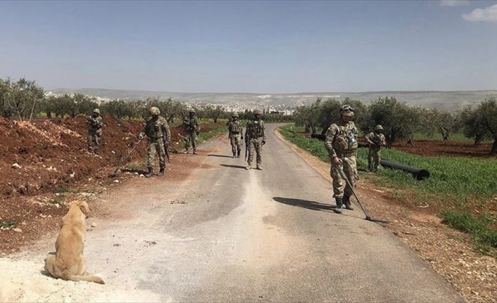 Afrin'de, mayın patlaması sonucu askeri araçta görevli bir sivil personel