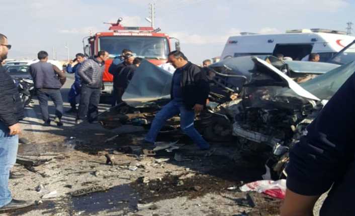 Afyonkarahisar’ın Bolvadin ilçesinde iki aracın çarpışması sonucu meydana gelen trafik