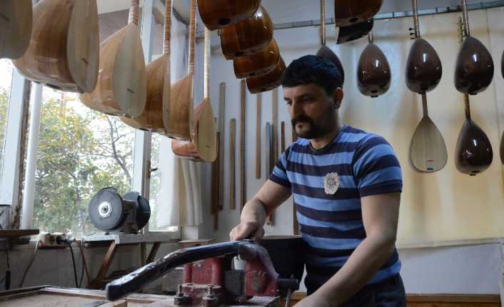 En az 20 yıllık ağaçlar kesilerek 2 yıl kurutulduktan sonra