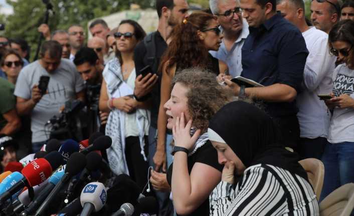 Filistin’in cesur kızı olarak bilinen Ahed Tamimi, Fransa’da katıldığı bir