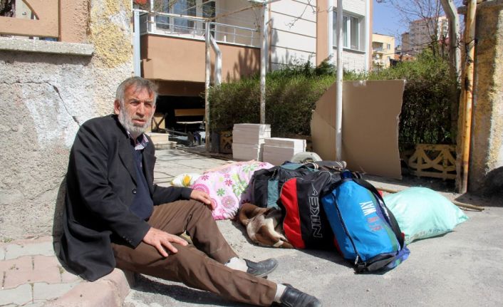 Sivas’ta inşaatlarda çalışan 55 yaşındaki Şemşettin Mert, eşi ve çocukları