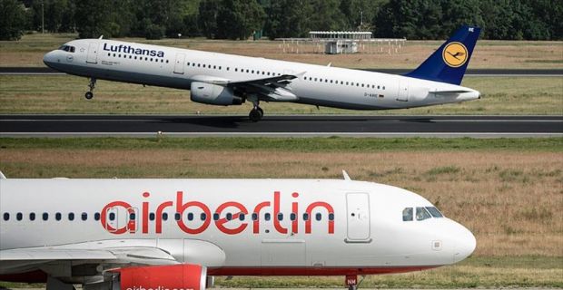 İflas eden Alman hava yolu şirketi Air Berlin'e ait uçak